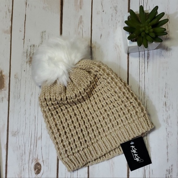 Kyu Kyu Canada Tan Knit Pom Beanie Hat NWT - Picture 4 of 6